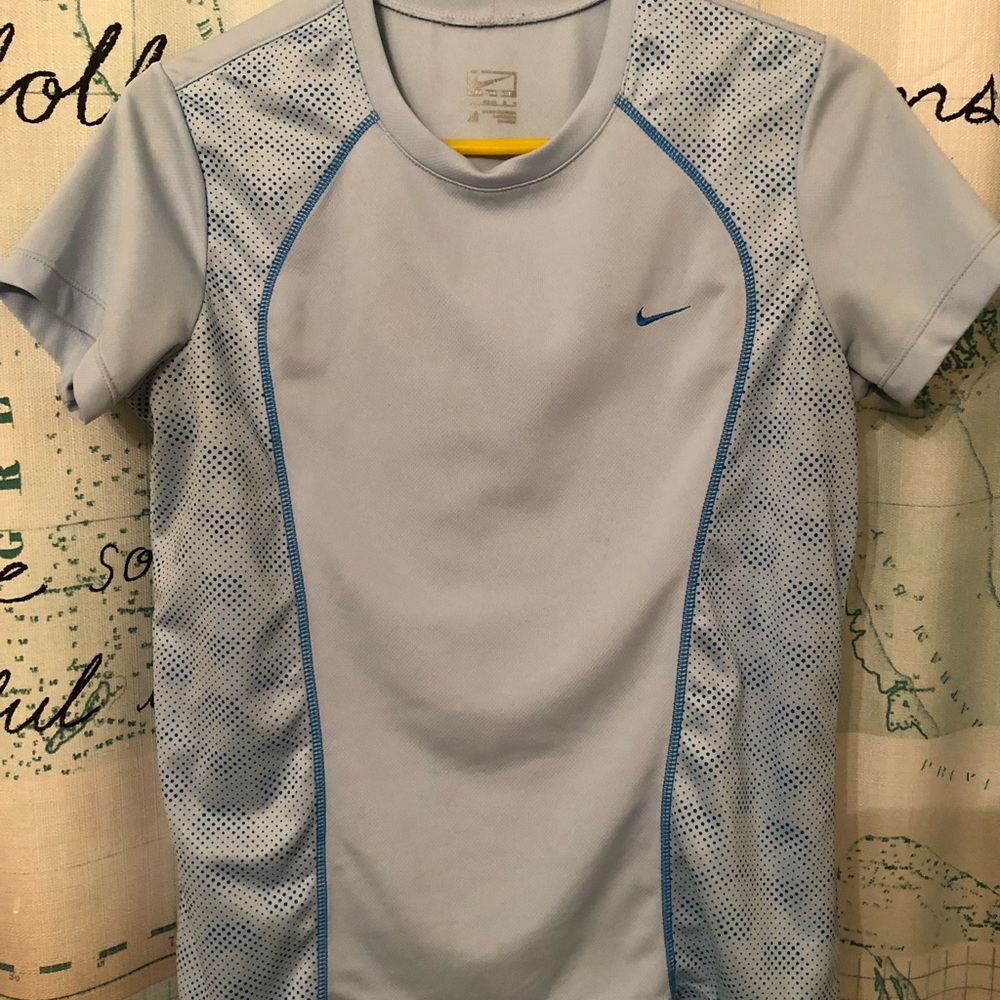 Nike t size M